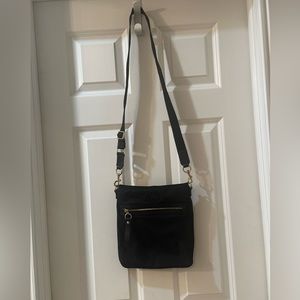 Woman’s Black Tory Burch Crossbody